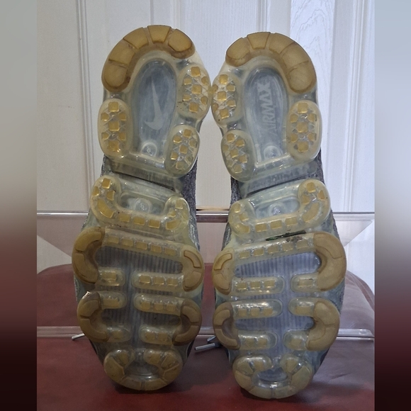 Nike Gray VaporMax Flyknit Men's Shoes - Picture 3 of 8